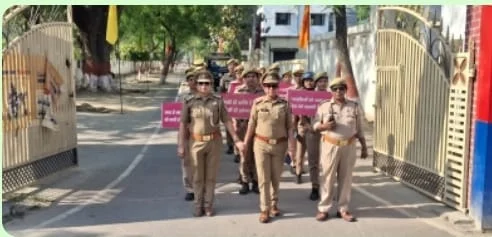 नारी सुरक्षा को लेकर सड़कों पर उतरी महिला पुलिसकर्मी